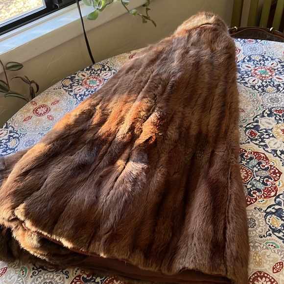 Beautiful brown real fur coat by D. Schaffer Fine Furs - Picture 9 of 9